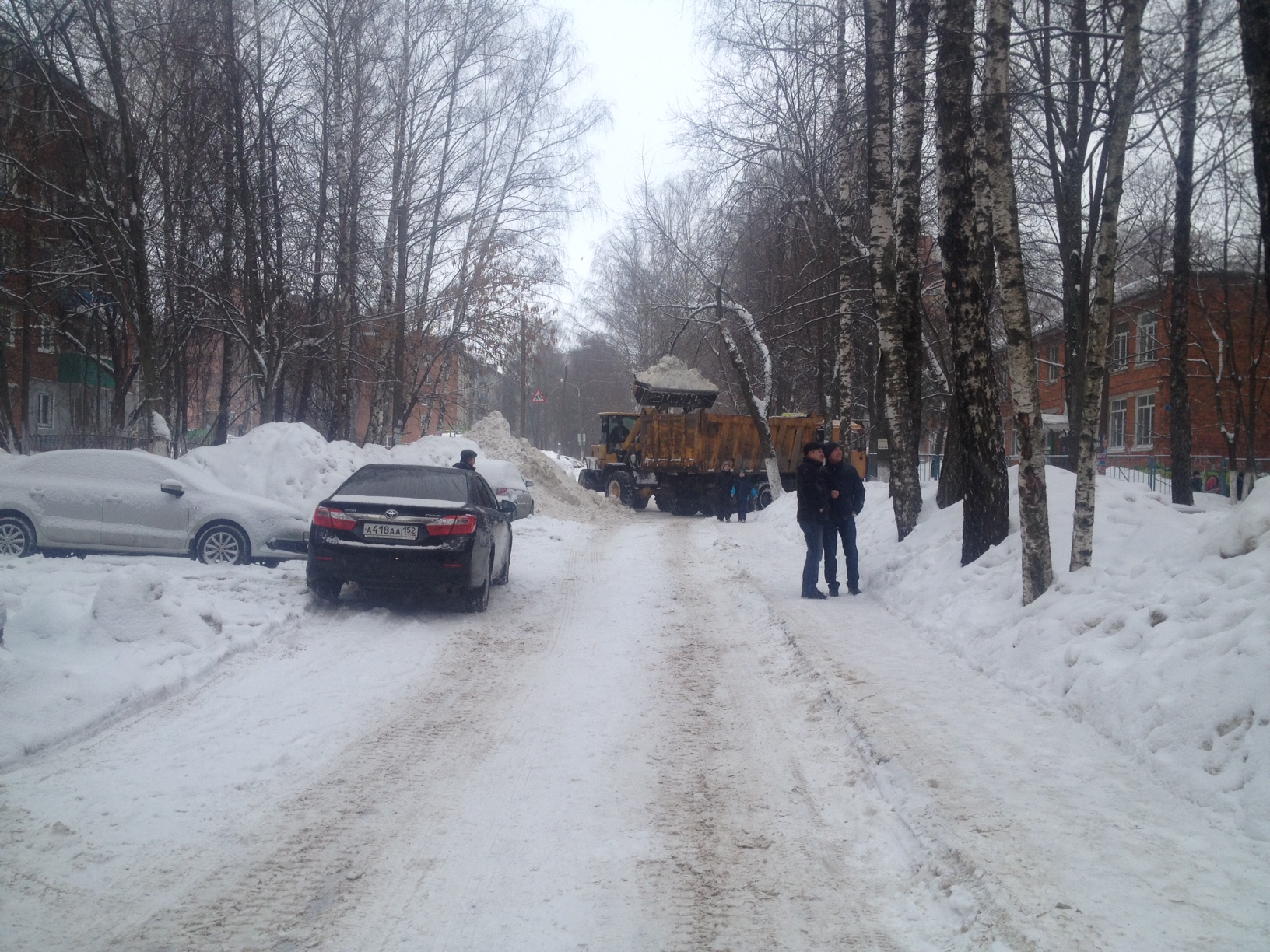 Меньше чем за сутки был убран снег во дворе дома №2 в нижегородском микрорайоне «Щербинки-1»  - фото 1
